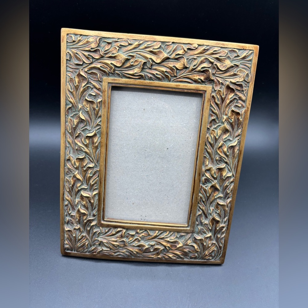 Vintage resin ornate picture frame